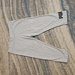 Puma Woman's Essential Gray 3/4 Leggings/ Capris. Size: XXL